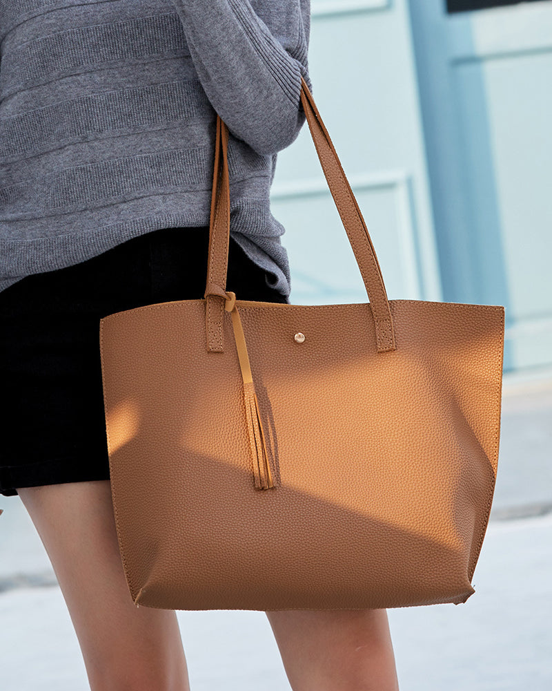 Bolso bandolera de color liso con borlas y gran capacidad