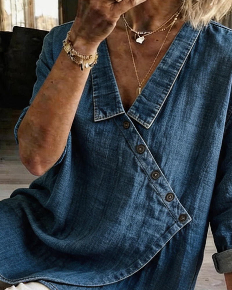 Long-sleeved plain blouse with a collar and diagonal buttons