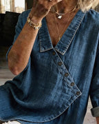 Long-sleeved plain blouse with a collar and diagonal buttons