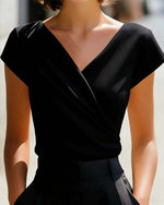 Blusa de cuello en V entallada de manga corta para mujer
