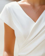 Blusa de cuello en V entallada de manga corta para mujer