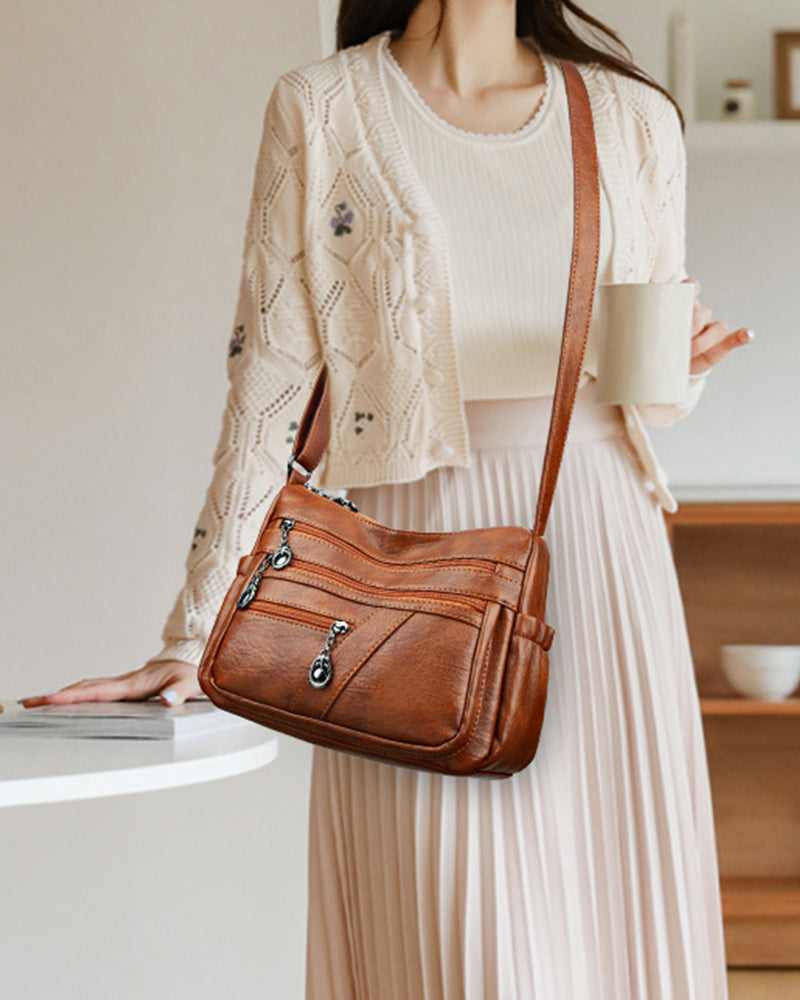 Bolso bandolera de cuero suave con múltiples bolsillos