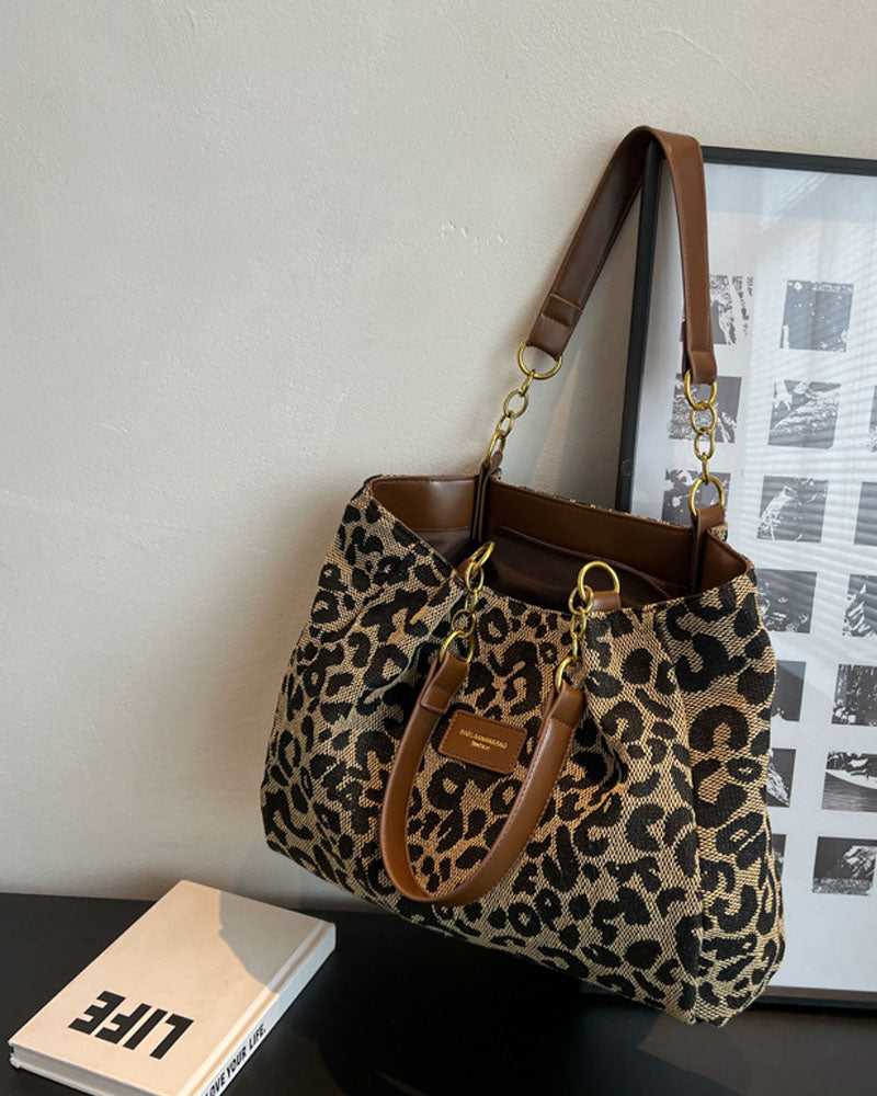 Bolso de hombro con estampado de leopardo