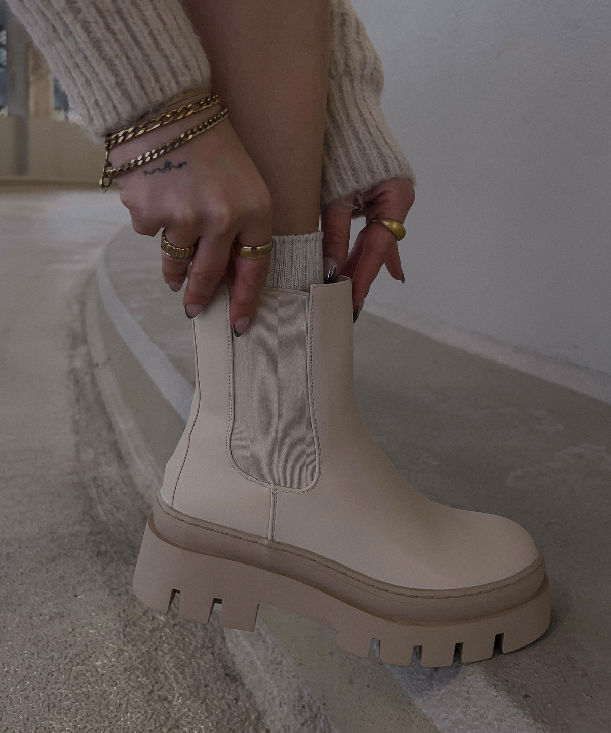 Nora | Botines Chelsea Cortos Beige