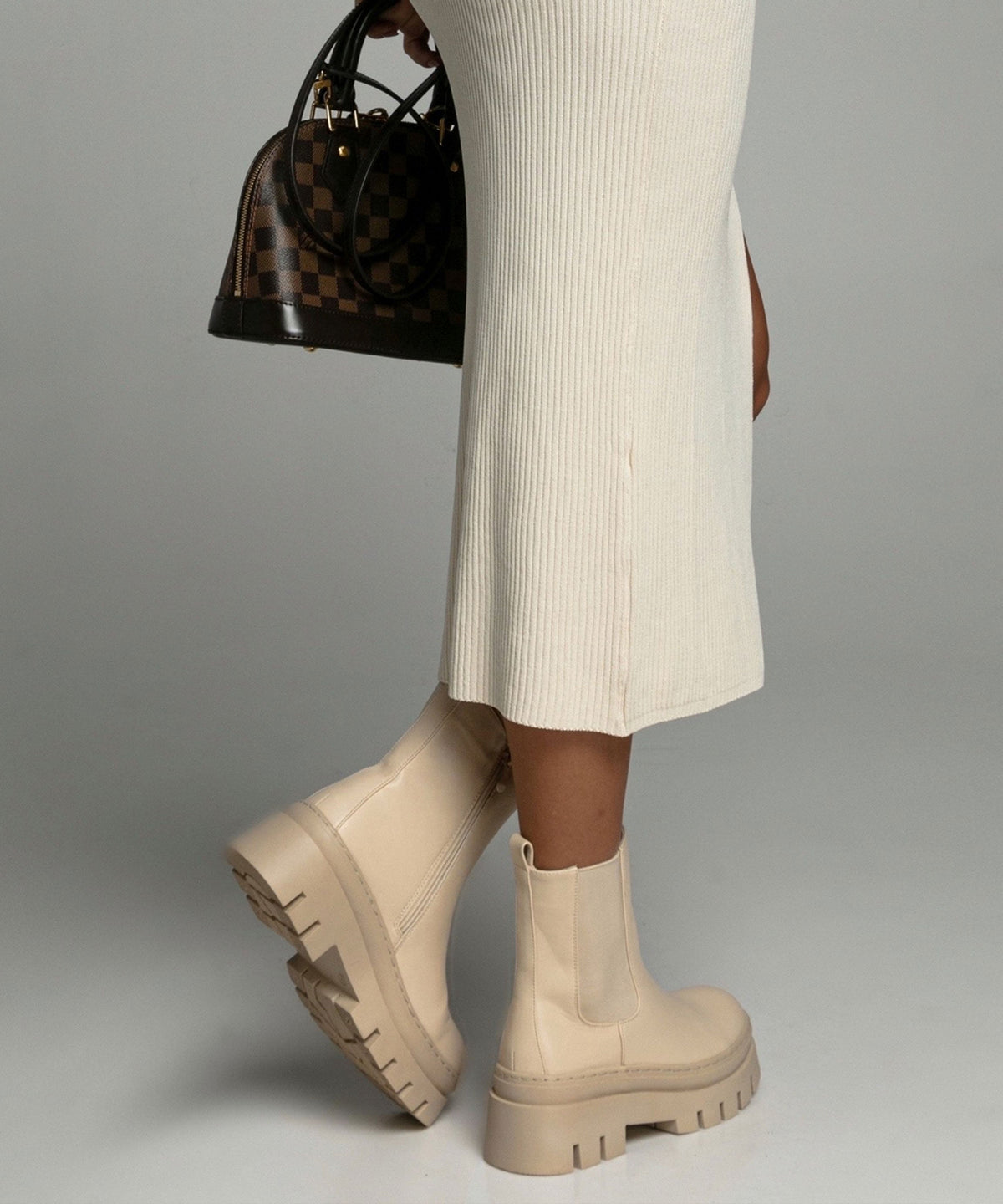 Nora | Botines Chelsea Cortos Beige