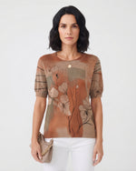 Blusa estampada de manga corta y cuello redondo