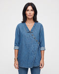 Long-sleeved plain blouse with a collar and diagonal buttons