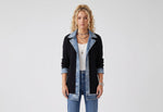 Chaqueta de punto acanalado con paneles de denim para mujer