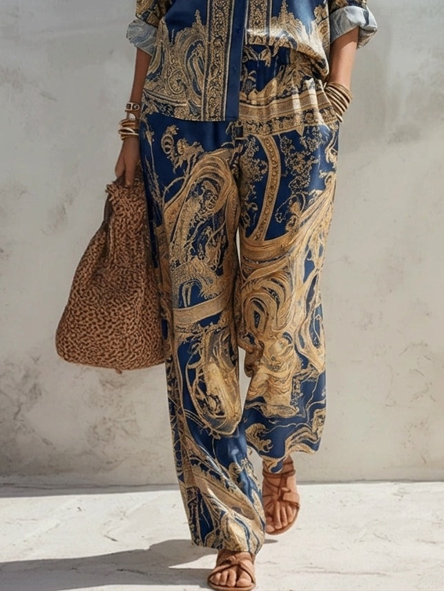 Silvia | Conjunto de Dos Piezas Azul Marino con Estampado Barroco Dorado