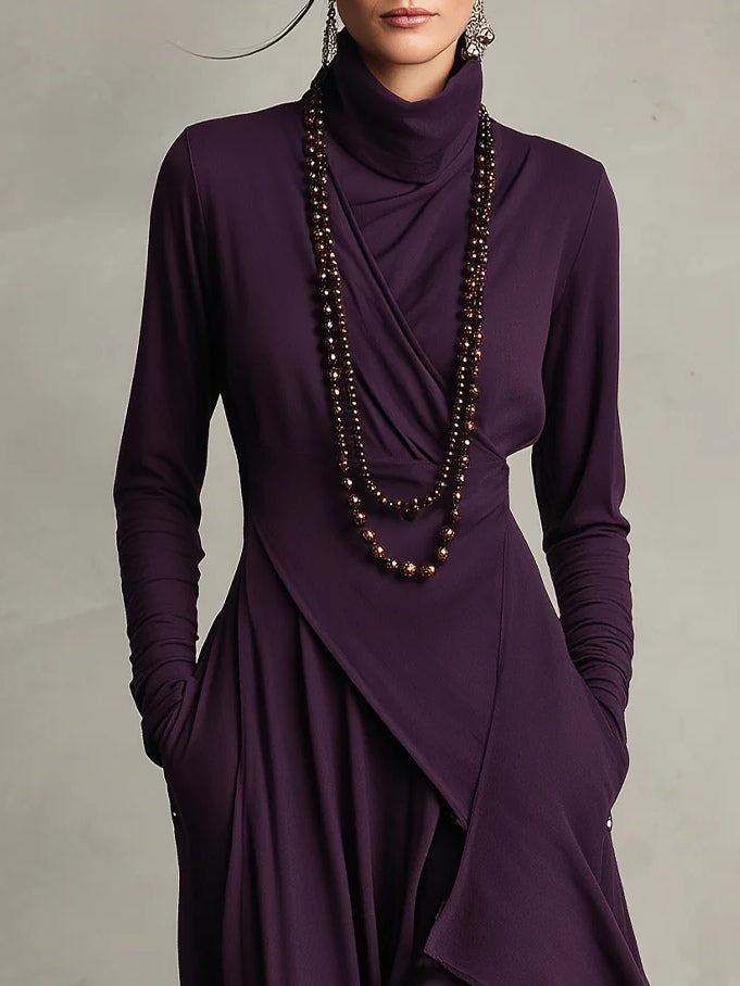 Irene | Vestido Plisado Asimétrico de Cuello Alto